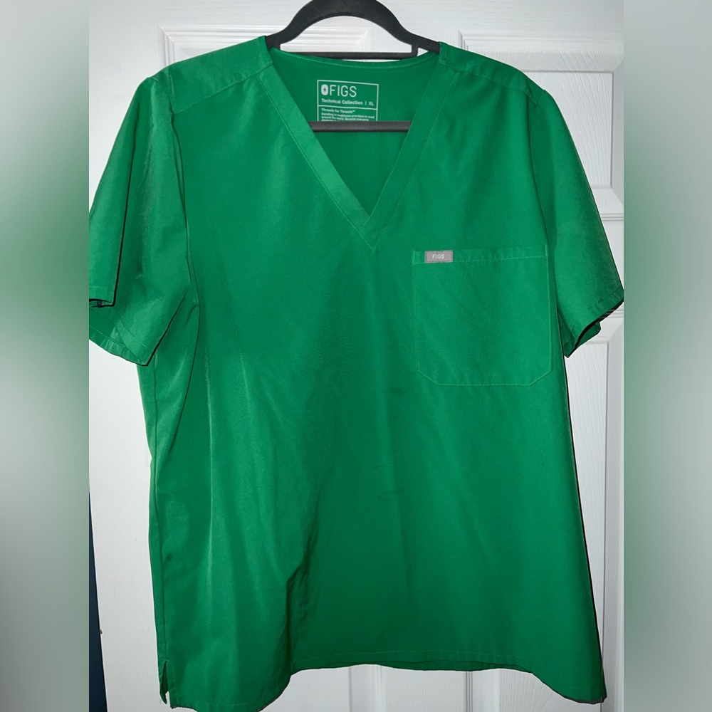 Figs scrub top